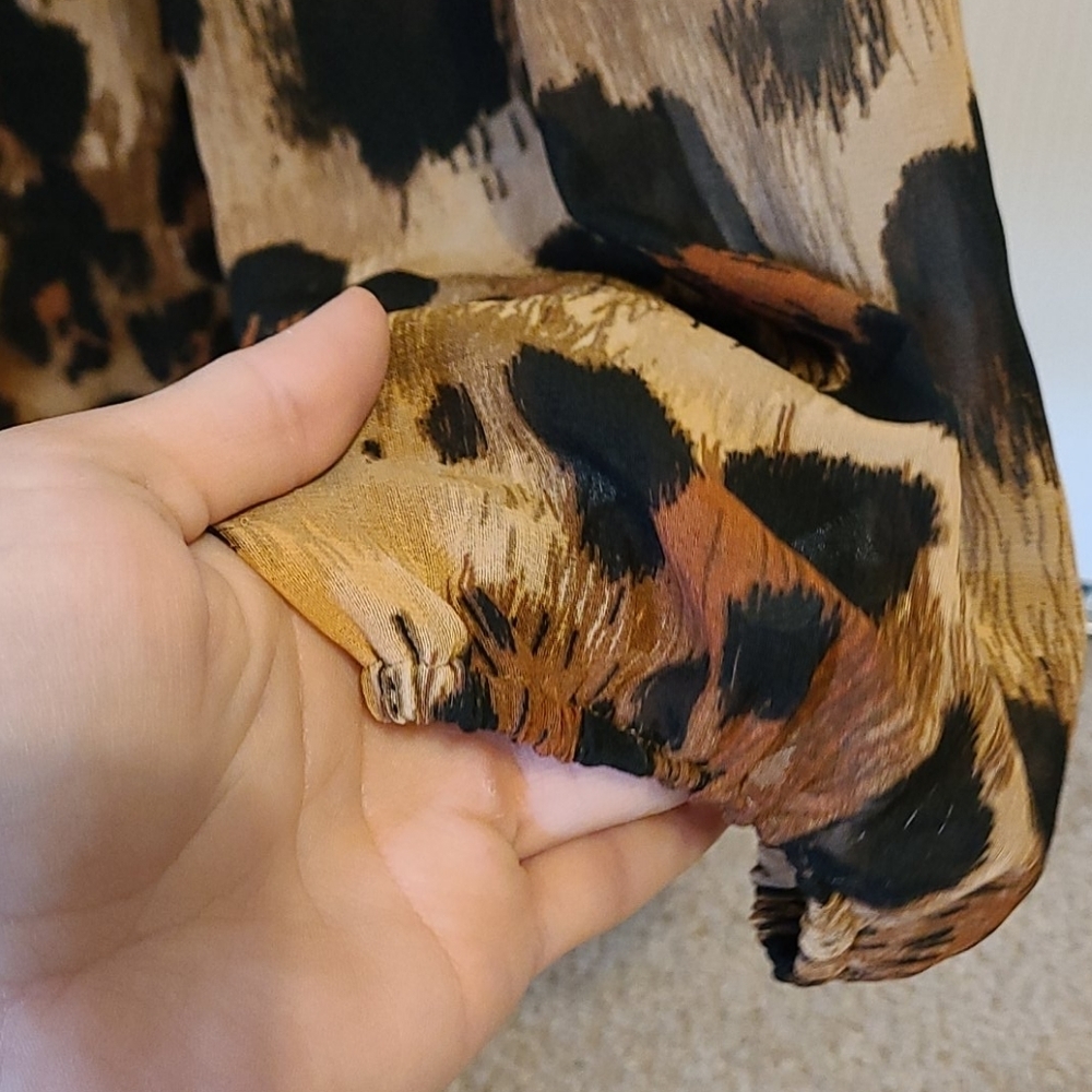 C3: large- leopard print long sleeve blouse - Picture 3 of 5